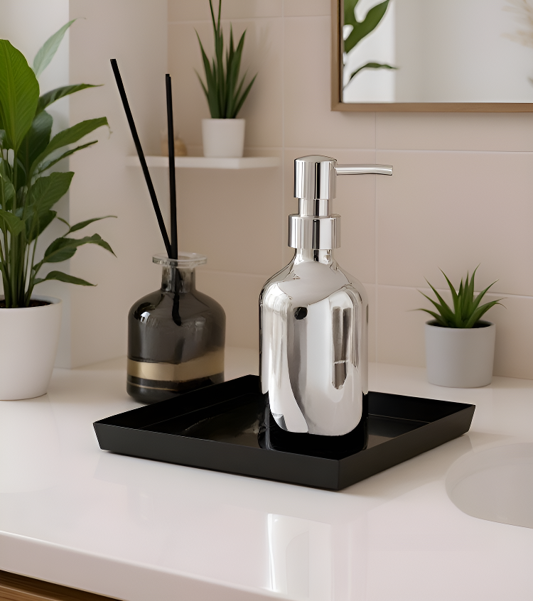 シンプルデザインのエマルジョンボトル