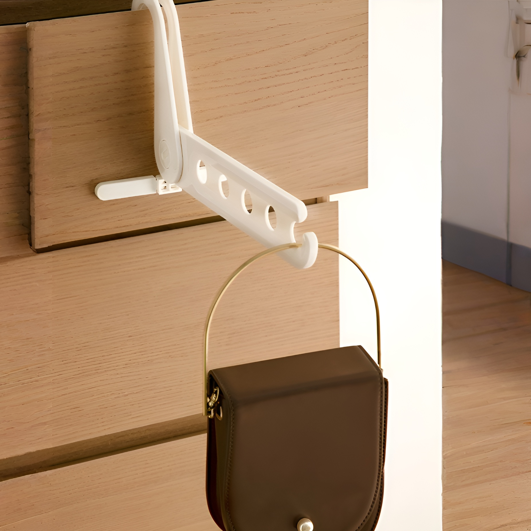 Kleiderbügel für Hemden, Blusen und Hosen auf Reisen