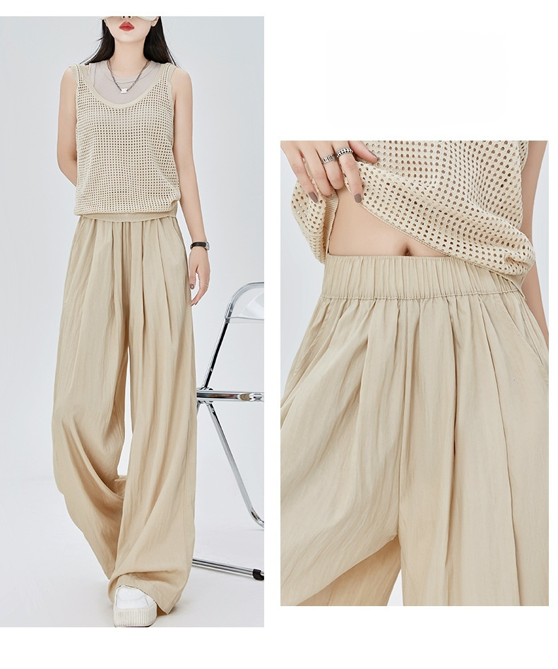 カジュアルコーデに合わせたハイライズパンツ