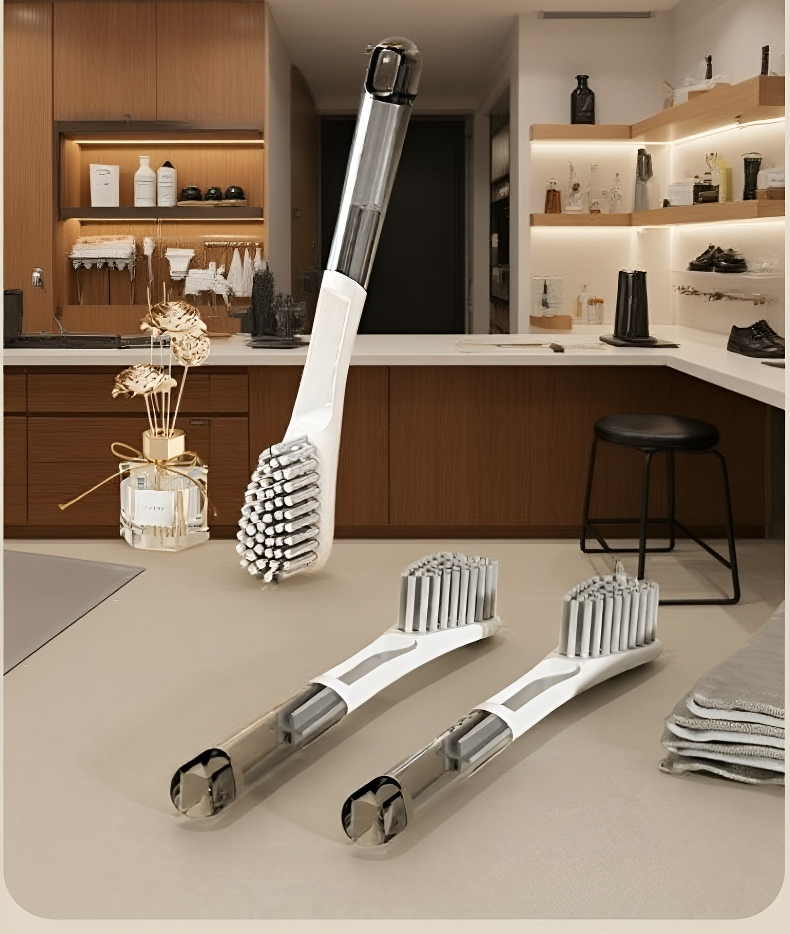 깔끔하게 신발을 청소하는 브러시 이미지