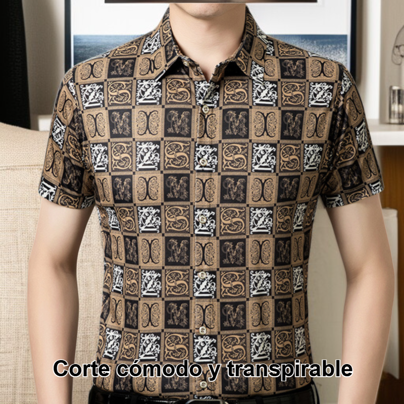 Detalle del estampado floral en camisa de seda helada