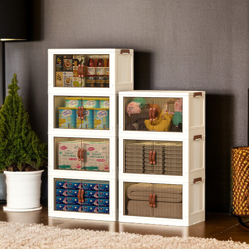 Faltbare transparente Kunststoff-Aufbewahrungsbox im Kleiderschrank