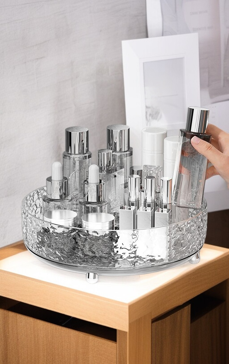 화장대 위에 놓인 회전형 수납함