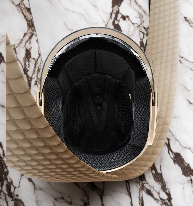 라이더가 착용한 사계절용 전동 헬멧