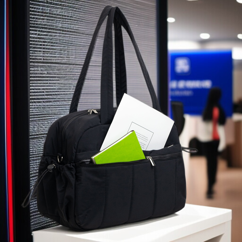 大容量収納の女性用スポーツバッグ