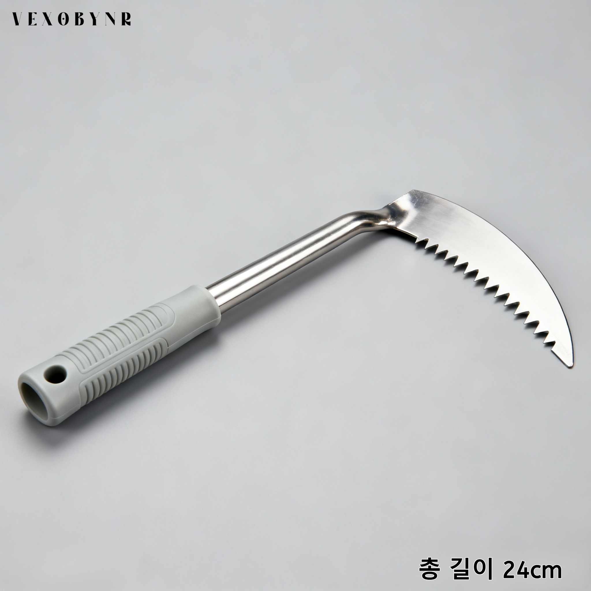 과일 따기 낫으로 사과 수확하는 모습