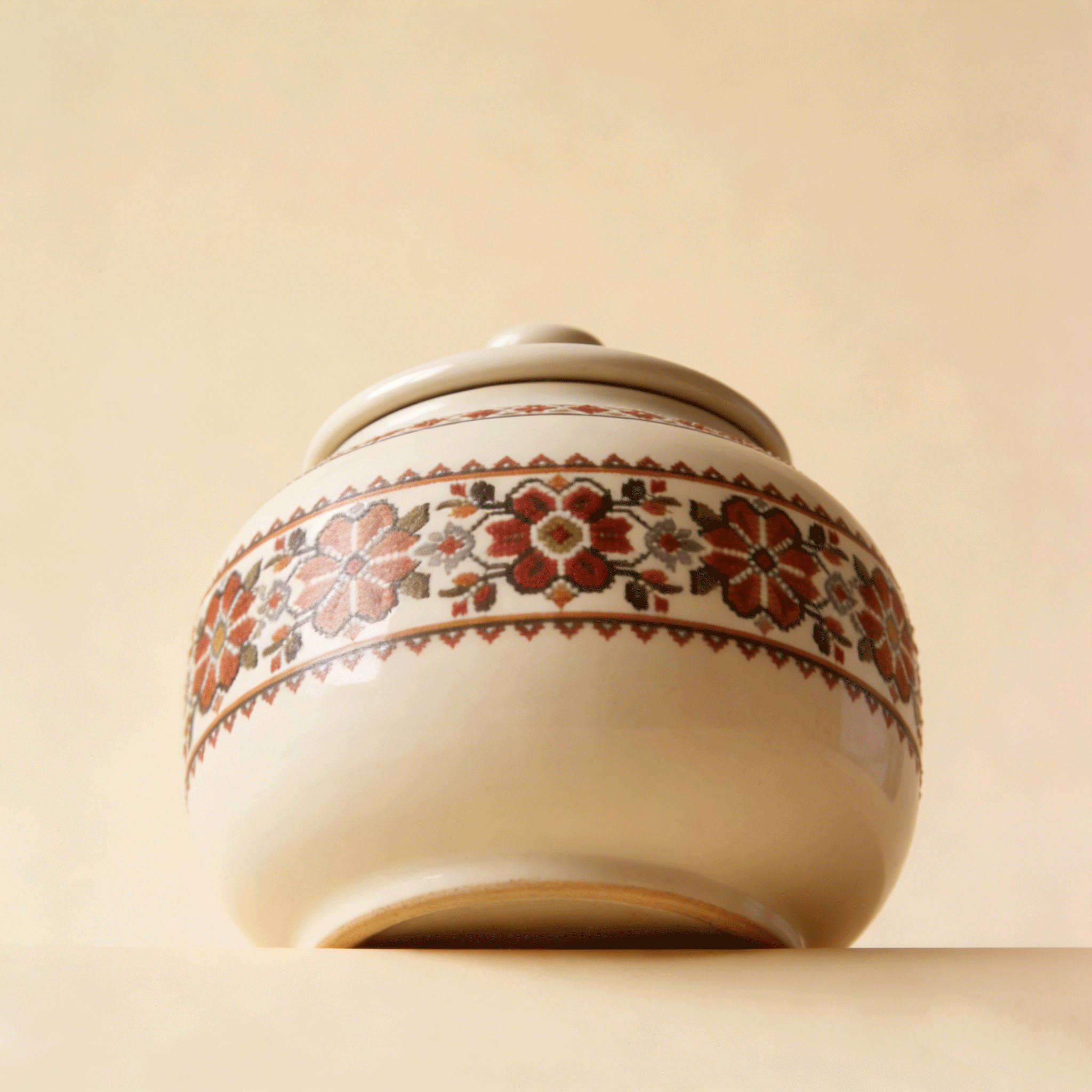 Modern dizájnú tárolóedény