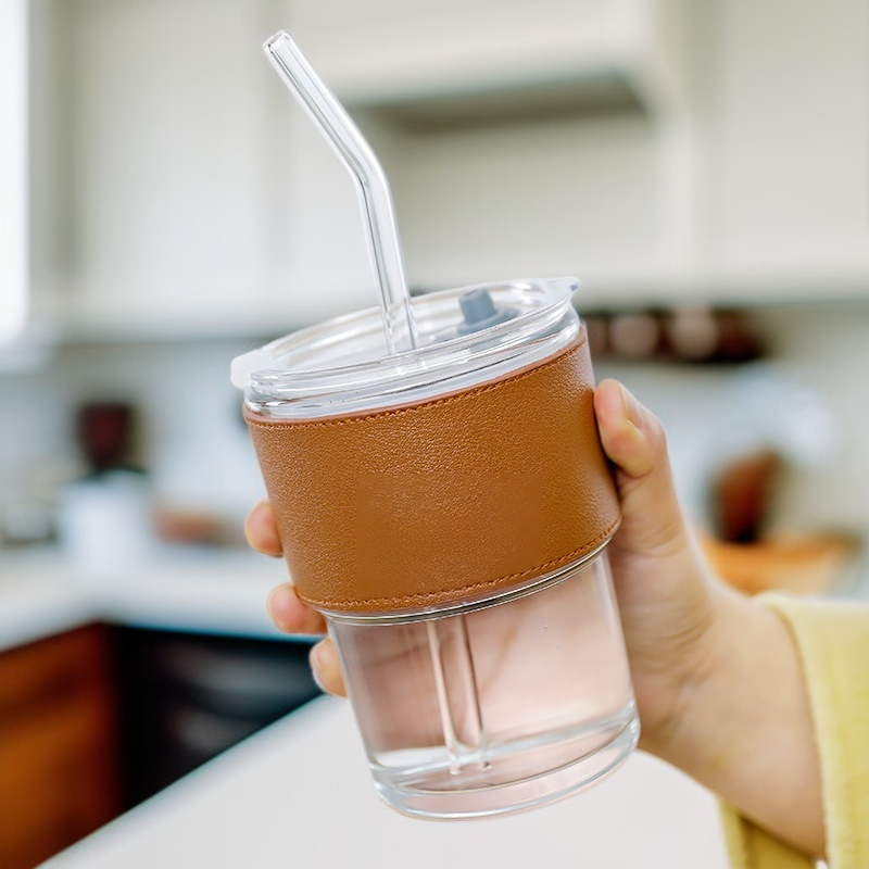 niedlicher Saftgetränkebecher