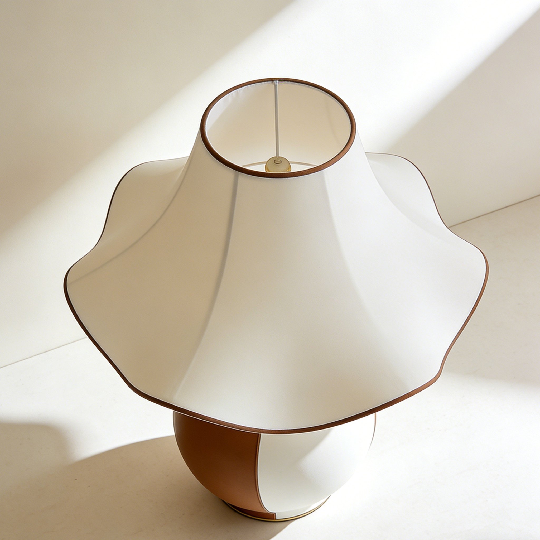 물결 모양 테이블 램프