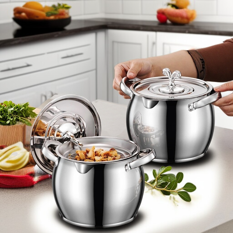 Oil storage container with ergonomic handle and spout