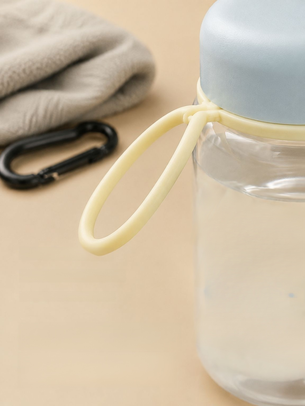 Close-up of Heat-Resistant Portable Bottle's spill-proof cap