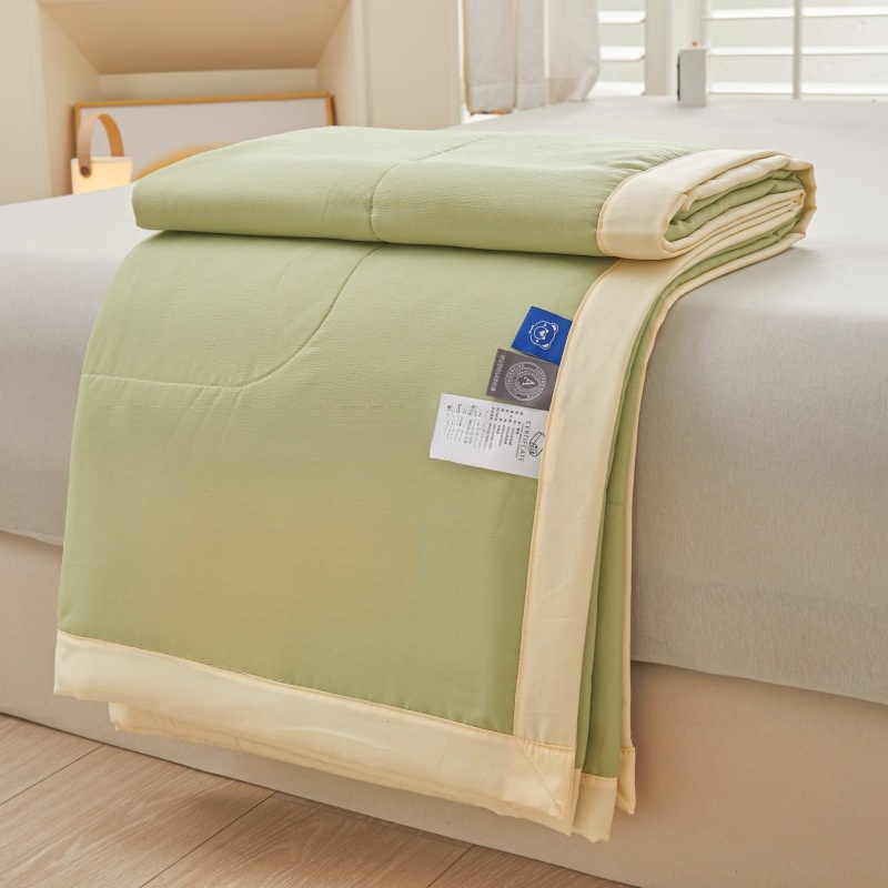 Silk quilt with soybean filling, summer quilt