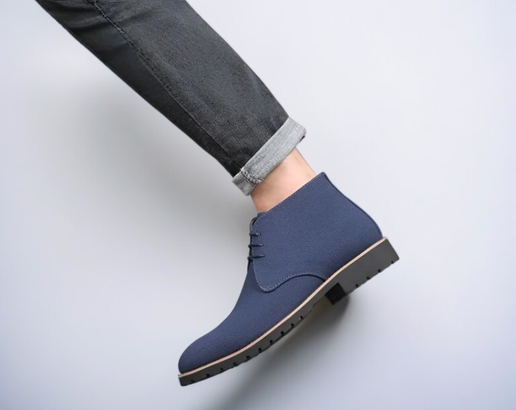 レースアップ仕様の紳士用マーティンブーツ