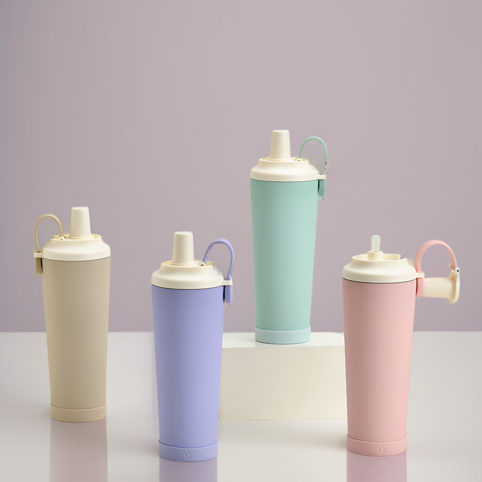 사무실에서 사용하는 830ml 보온컵 사진