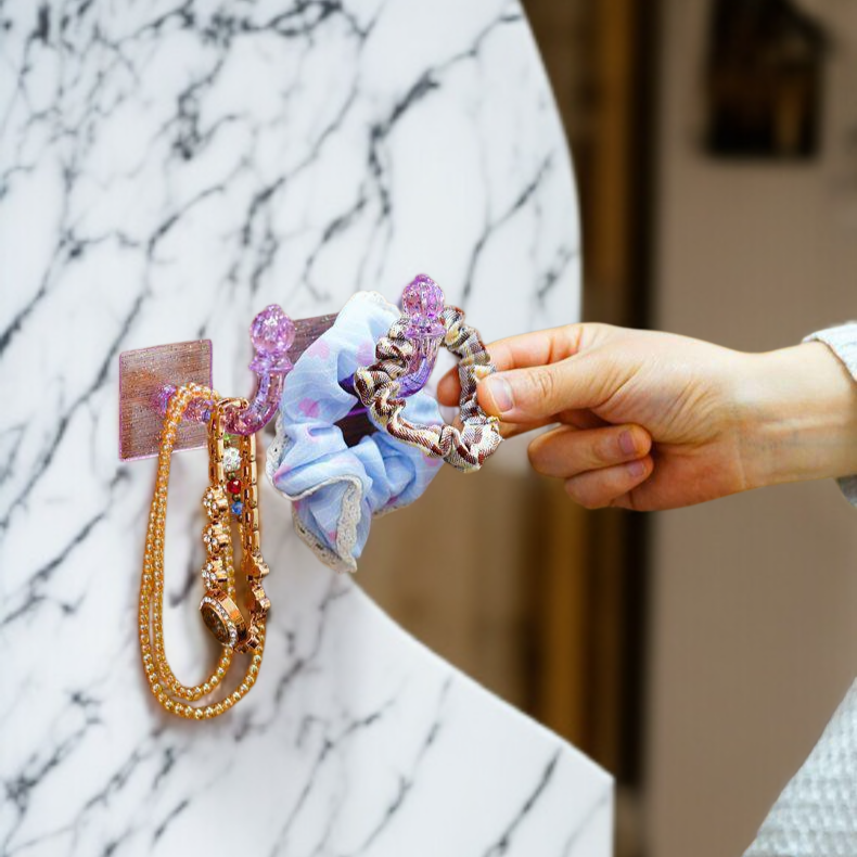 헤어 액세서리 정리를 위한 수납 걸이 사용 예시