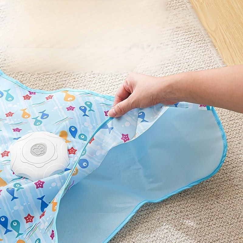 Self-entertaining cat chaser