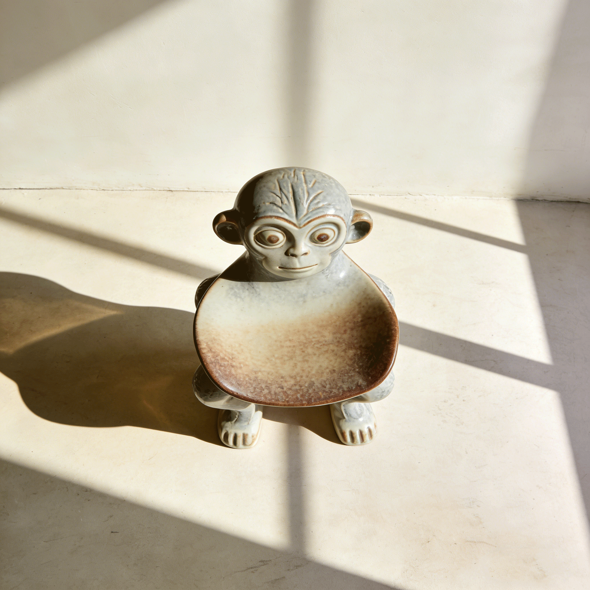 ของตกแต่งโต๊ะเก็บของรูปทรงลิง ดีไซน์สร้างสรรค์ (แพ็คคู่)