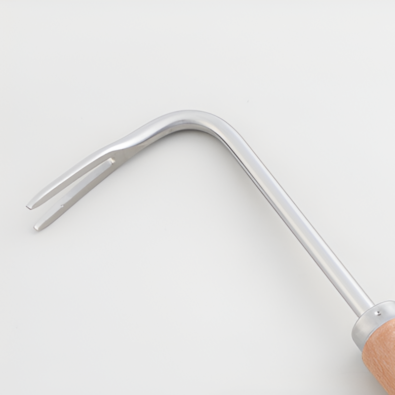 Wooden handle weeding machine