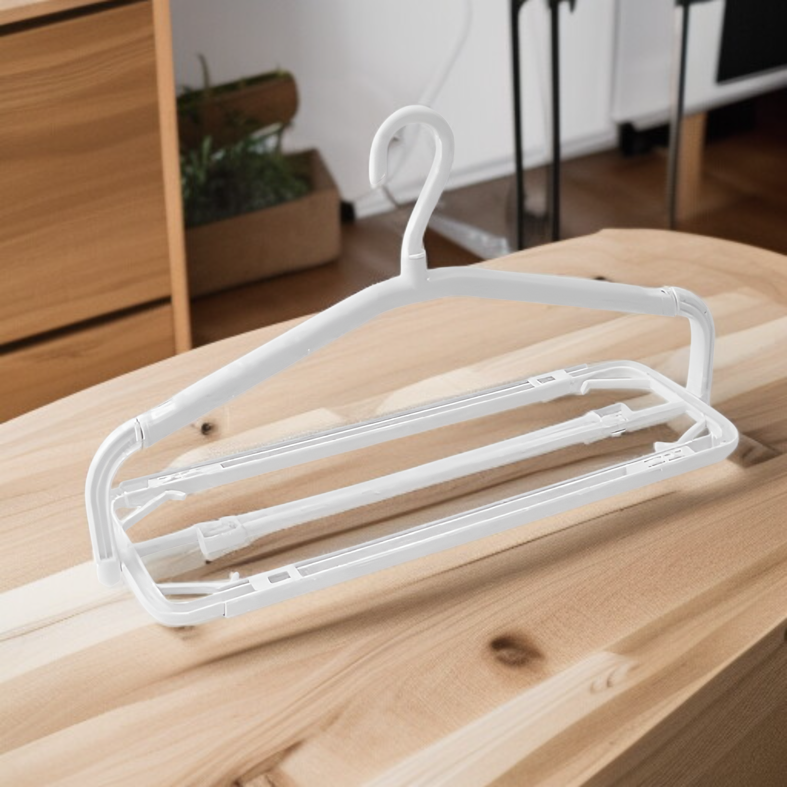 Retractable bath towel rack
