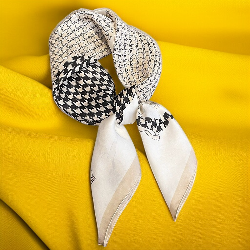 サテンスカーフ