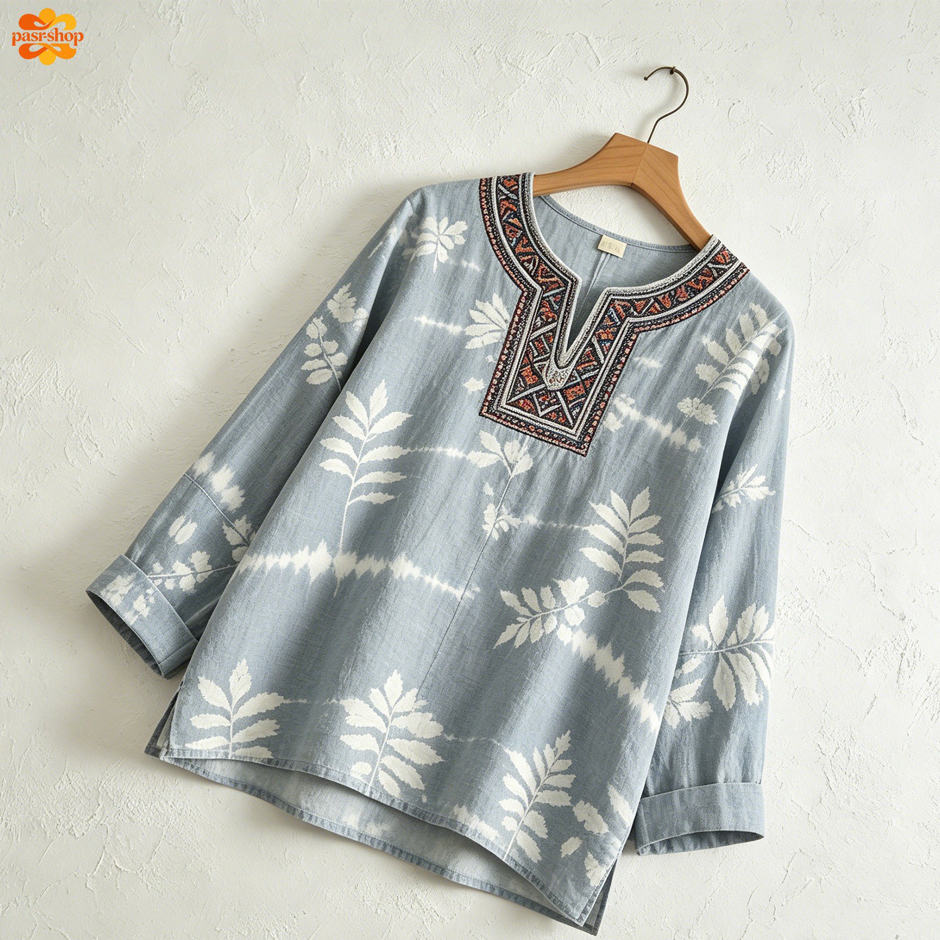 淺藍刺繡七分上衣