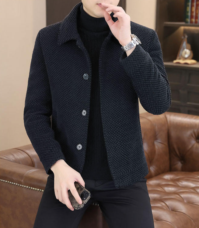 기모 소재 남자 코트 착용 모습