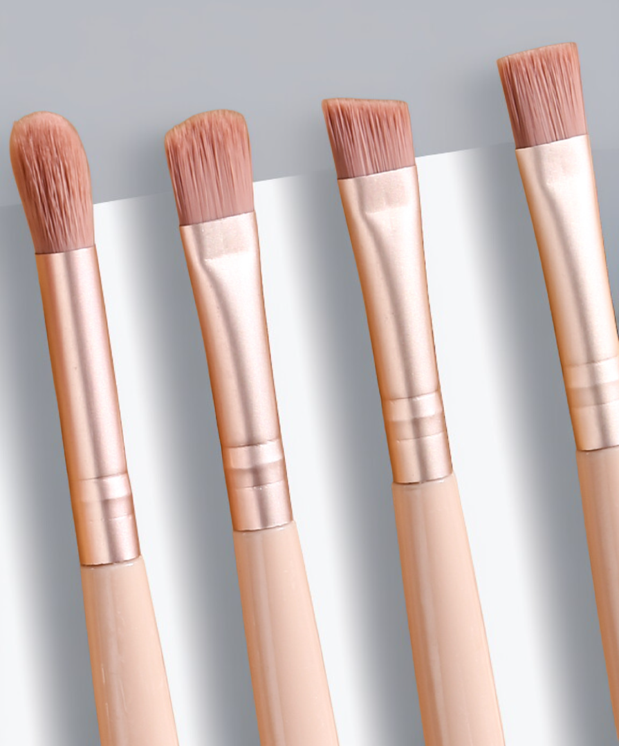 거울과 기타 여행 필수 아이템