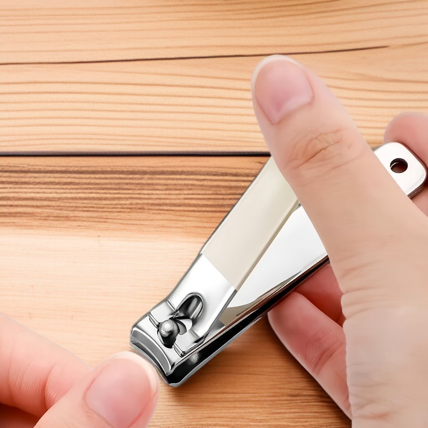 예리한 날이 돋보이는 손톱깎이 사진