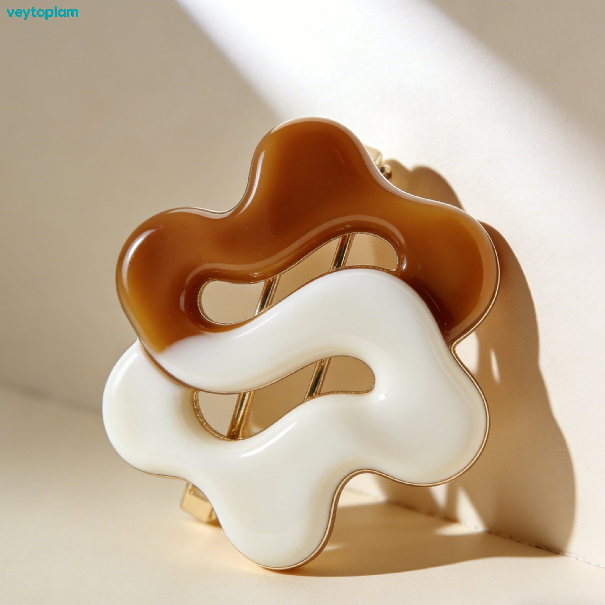 Exquisite Vintage-Brosche mit filigranem Design