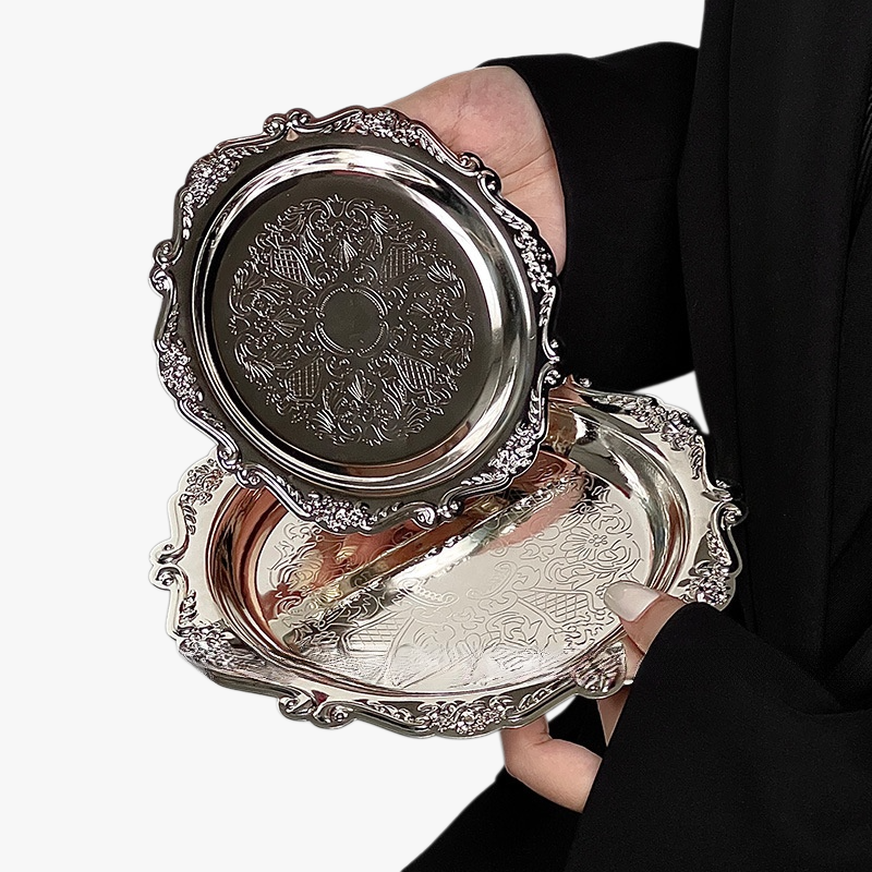 Bandeja decorativa de metal vintage con grabados