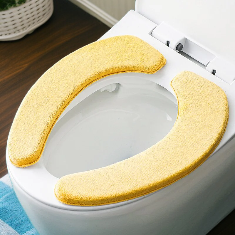 Weicher Plüsch-Toilettensitzbezug auf Toilettensitz