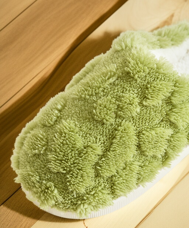 毛絨拖鞋穿著示範，溫暖舒適