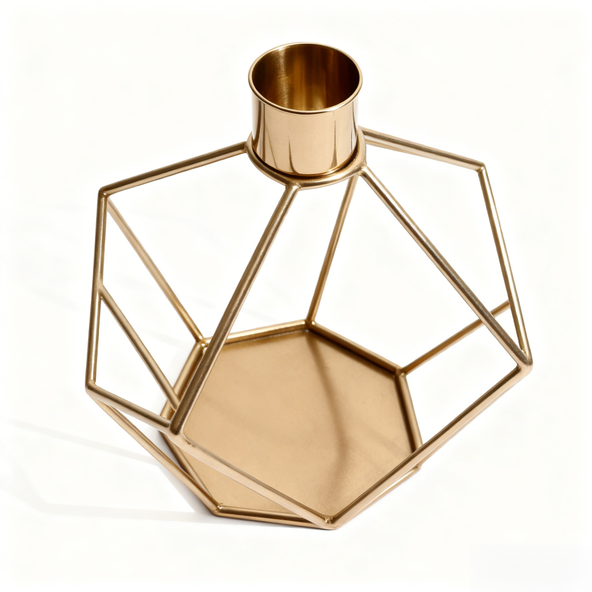 งานศิลปะตกแต่งโต๊ะทำจากโลหะ