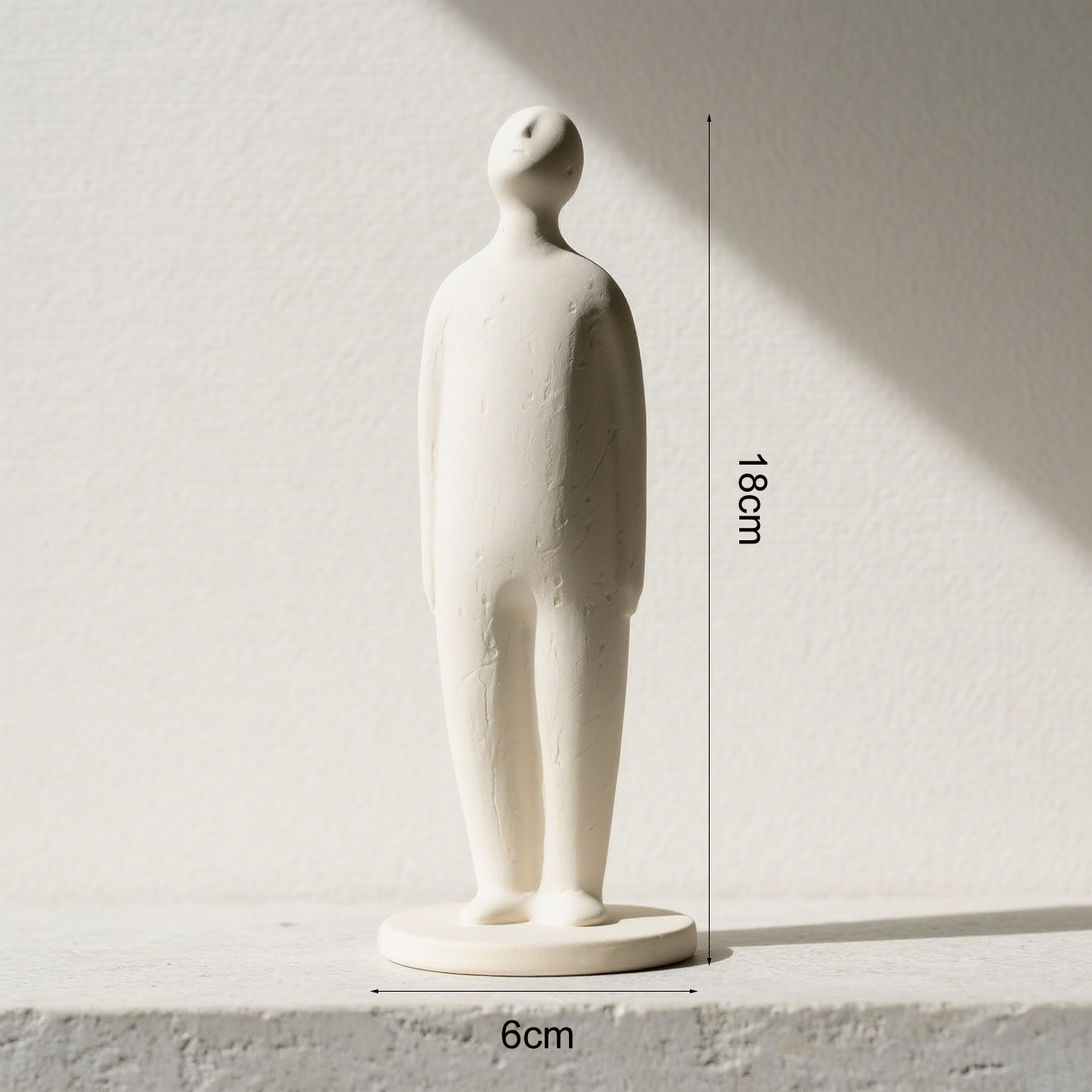 Detalle de escultura minimalista de cemento