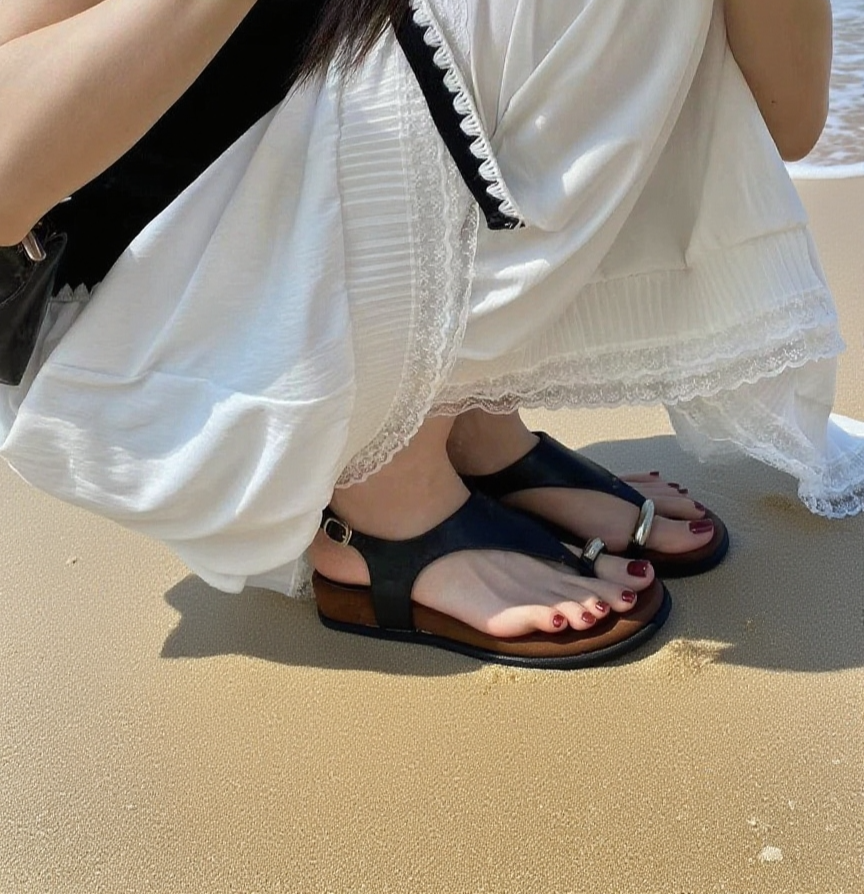 شبشب فرنسي بسيط لإطلالة يومية