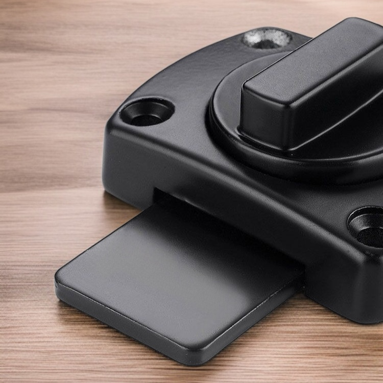 문 잠금장치로 활용 가능한 두꺼운 볼트