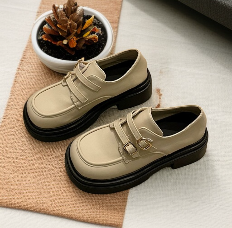 快適な歩行をサポートする厚底婦人靴のソール部分