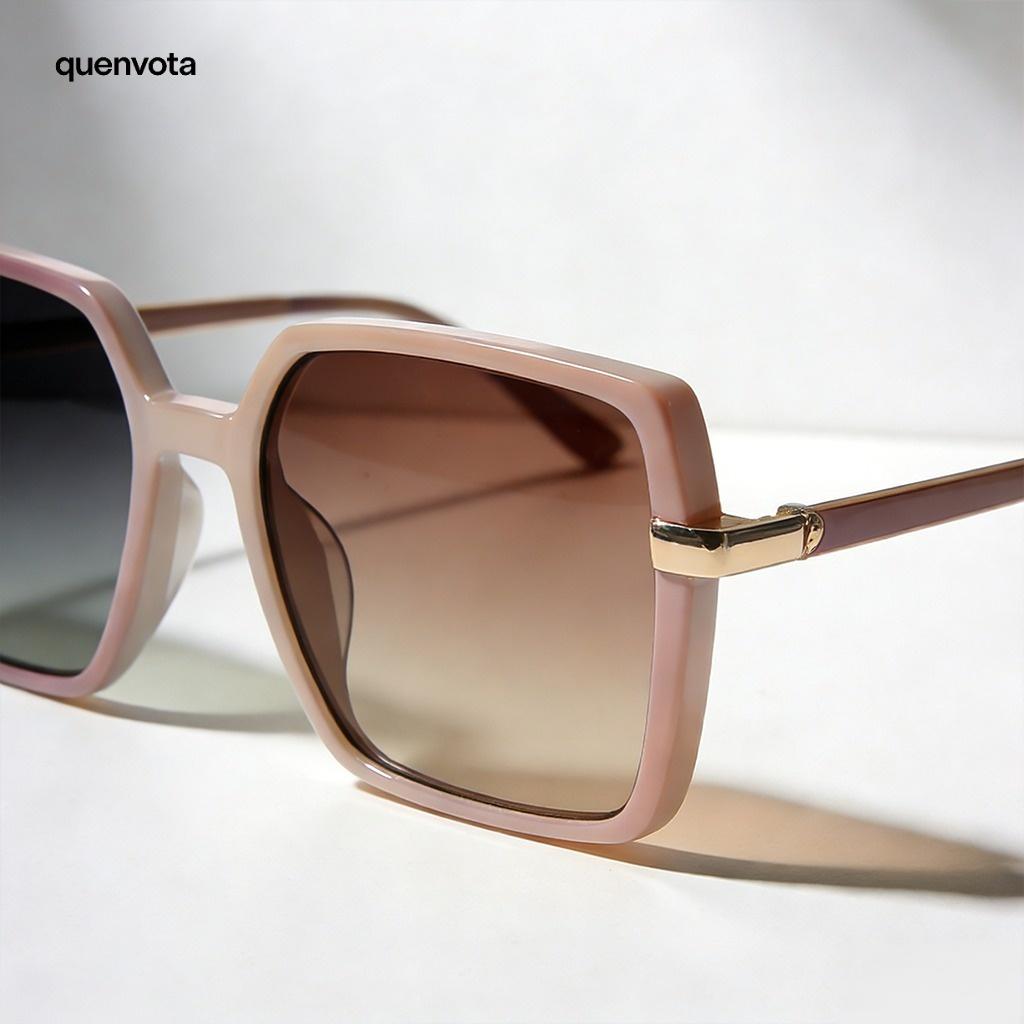 레트로 스타일의 사각 프레임 선글라스