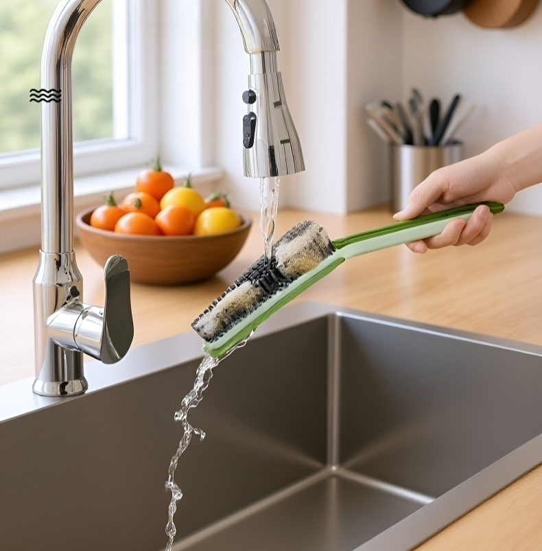 다양한 표면에 사용할 수 있는 4-in-1 브러시