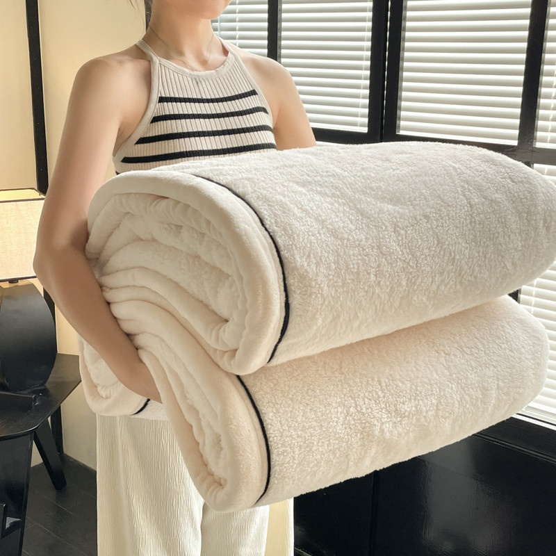 이중으로 두껍게 만든 긴 파일 담요