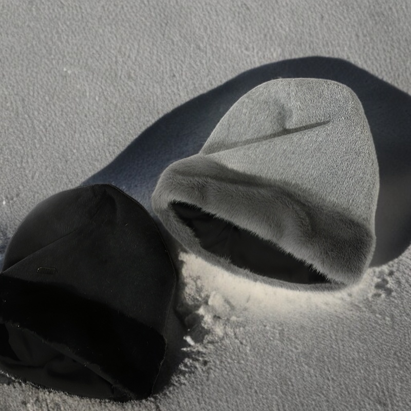 플러시 롤 챙 니트 모자