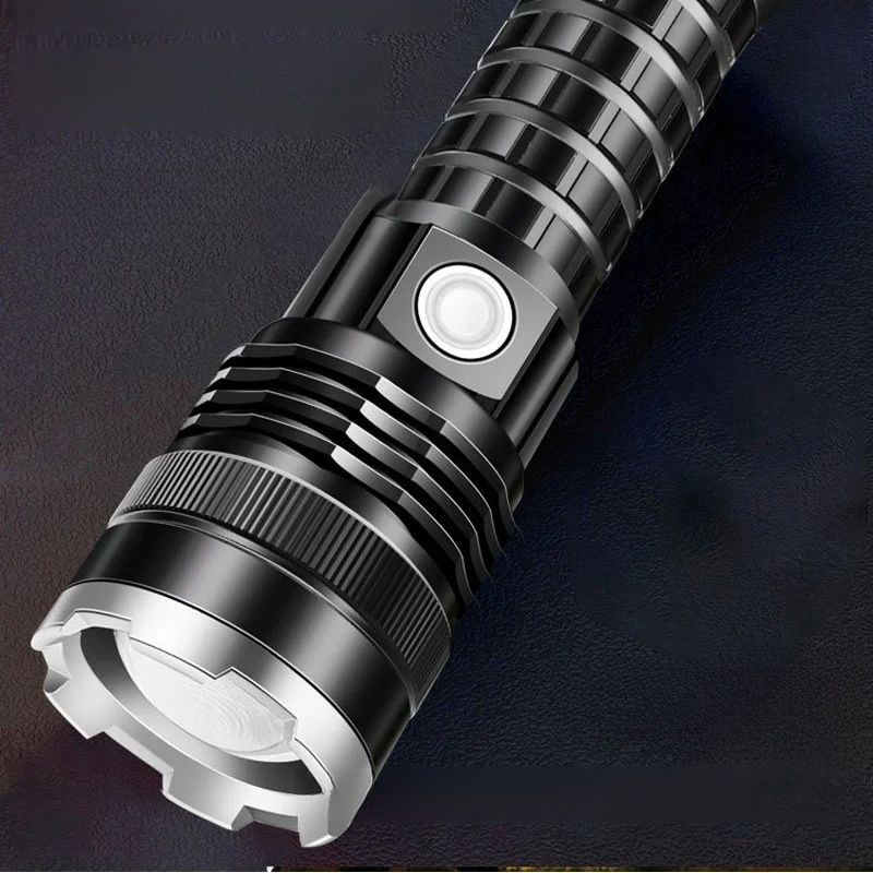 Zoom long-range LED flashlight