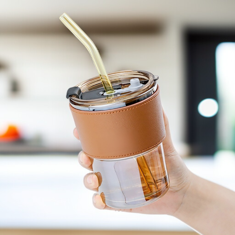 niedlicher Saftgetränkebecher