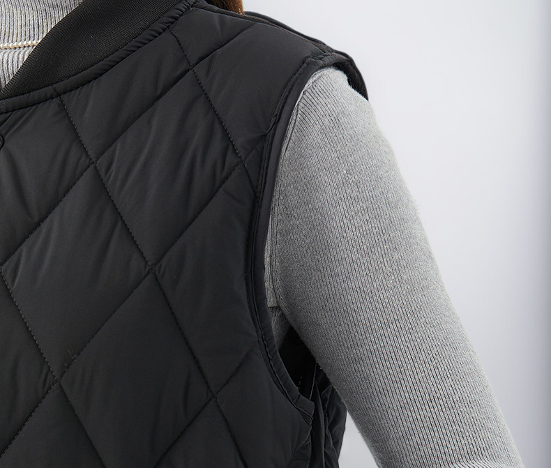 おしゃれな女性のコットンベストコーディネート