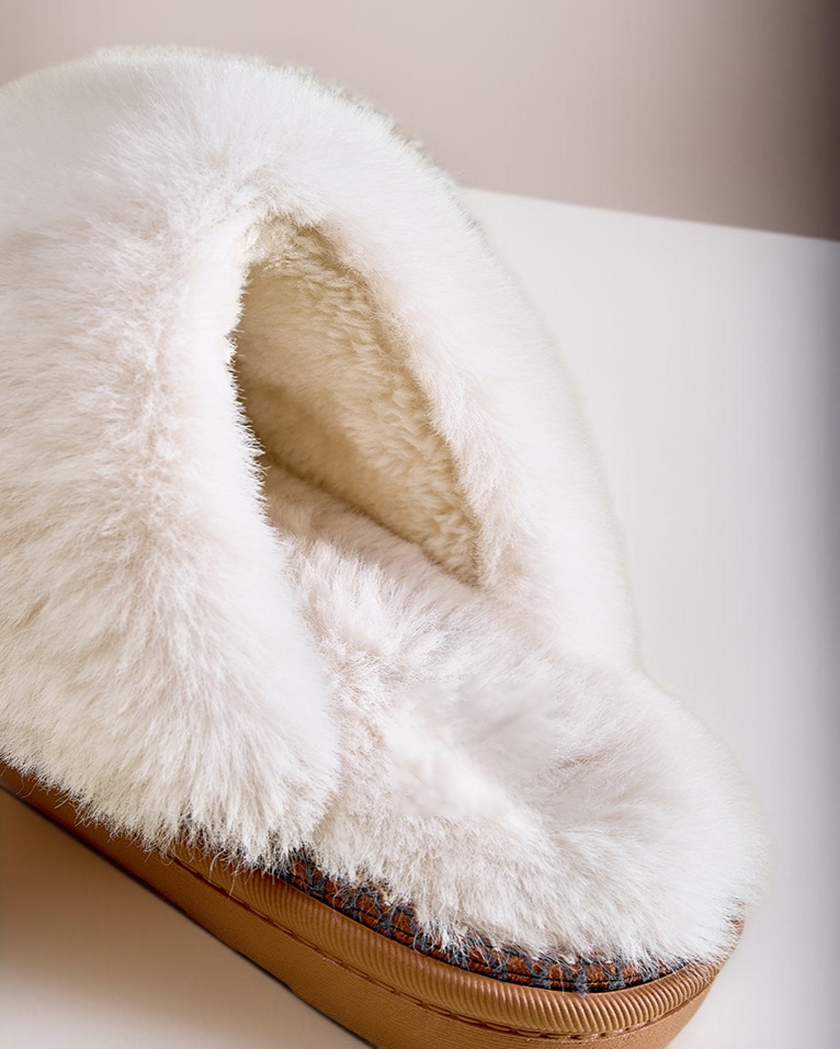 スエード素材の暖かい室内スリッパ詳細写真