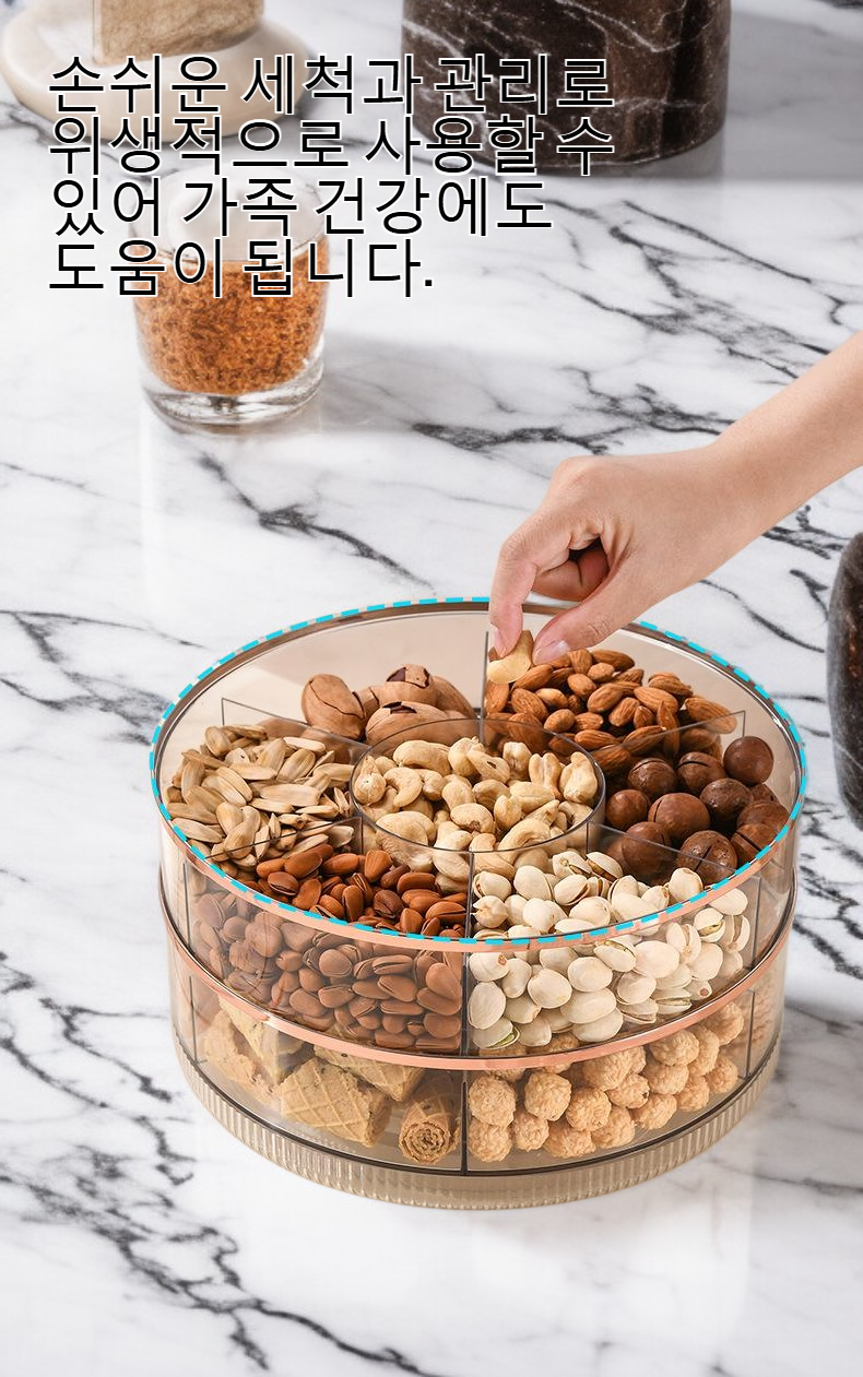 투명 수납판에 과일과 간식이 정리된 모습