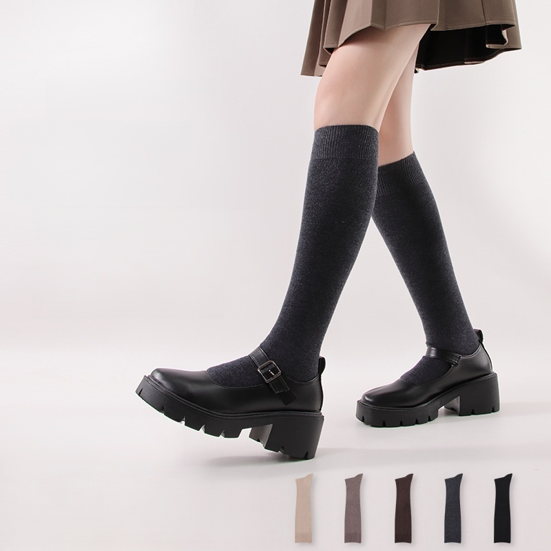 Self-heating wool socks