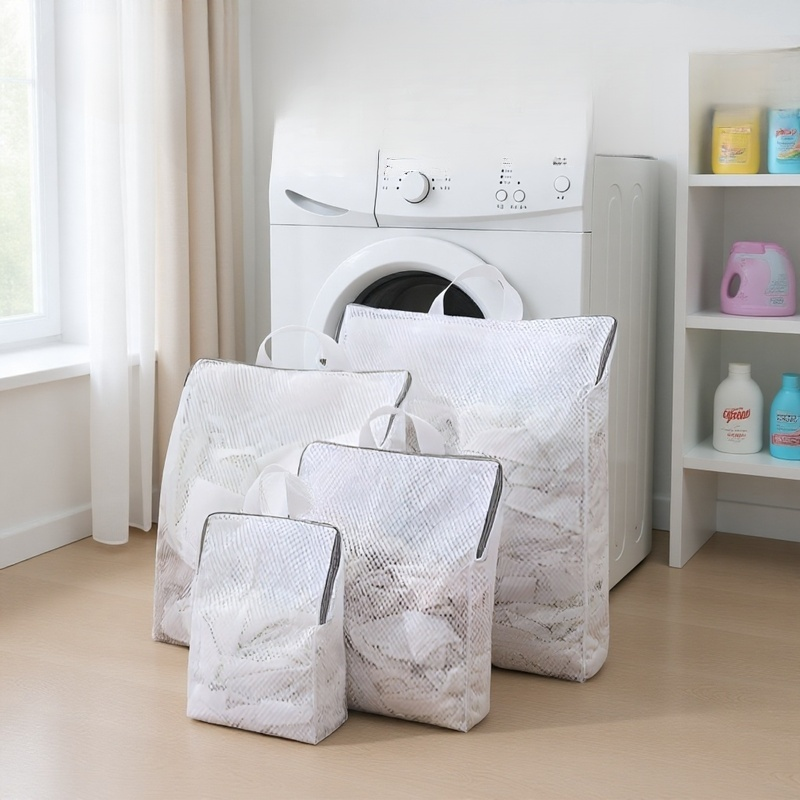 【2種類から選べます：細目/ハニカム粗目】4点/6点セットの3Dランドリーバッグは、衣類の型崩れを効果的に防ぎます。小・中・大サイズに加え、特大・三角・丸型の下着用ランドリーバッグもご用意しています。