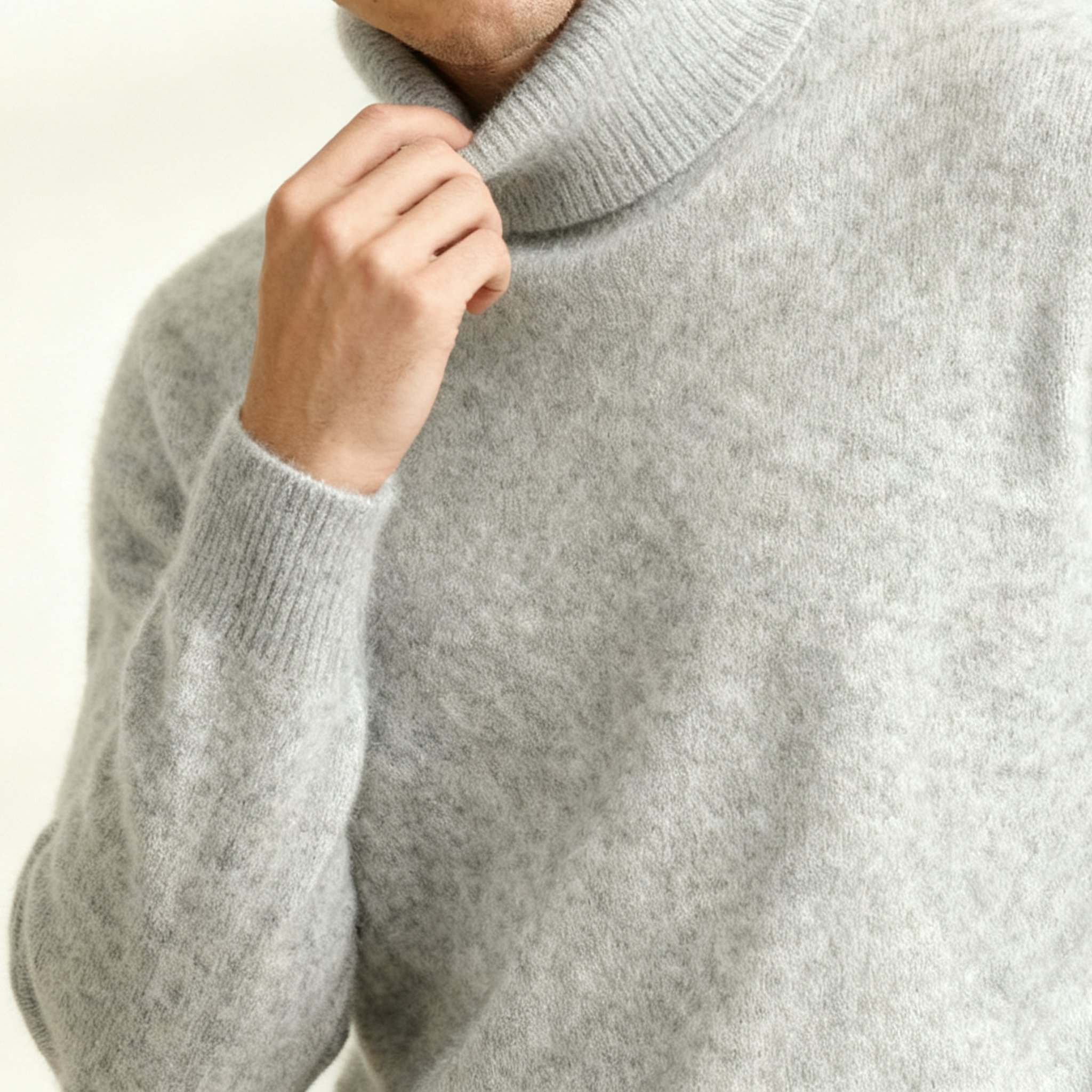秋冬用グレー厚手ハイネックセーター