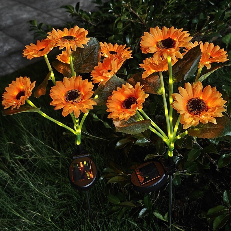 Outdoor solar landscape lights